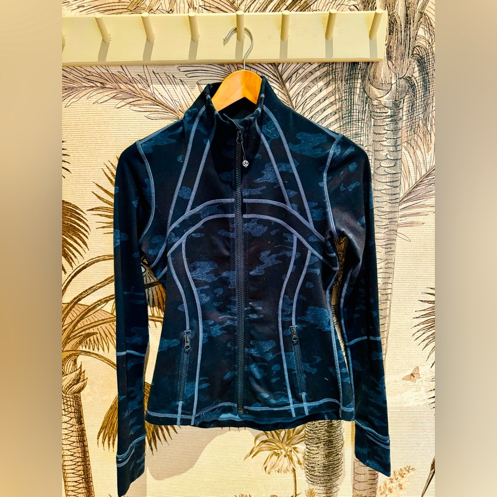 Lululemon oil slick blue lotus camo define jacket Size 6